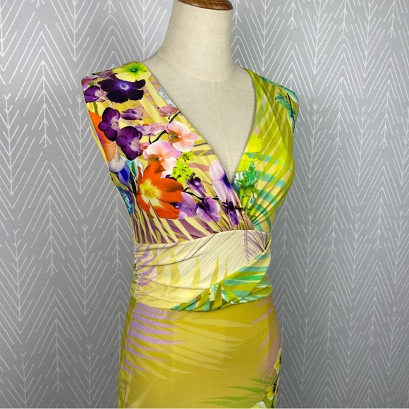 FUZZI Yellow Floral Graphic V Neck Sleeveless Sheath Knee Midi Dress - Picture 5 of 11